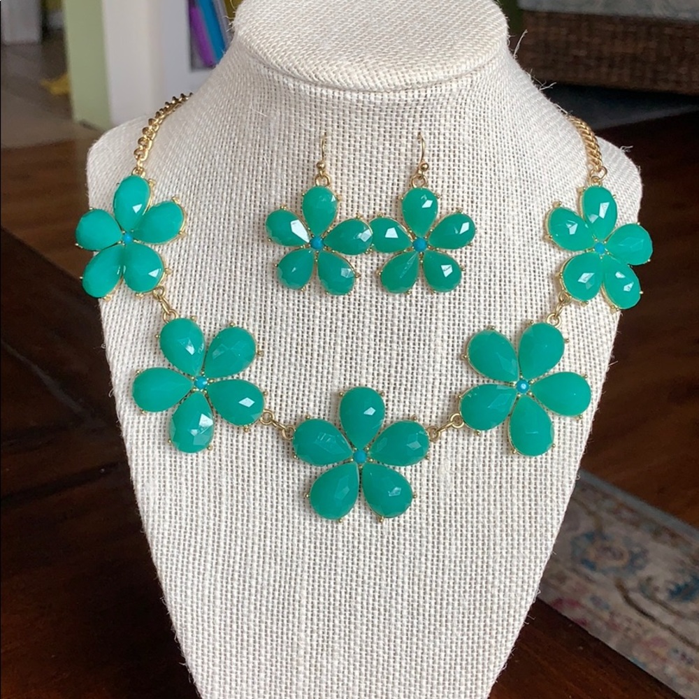 Jade And Turquoise Daisy Necklace w/ Drop Earrings